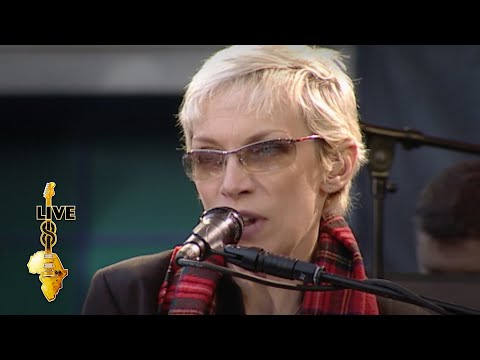 Annie Lennox - Sisters Are Doin' It For Themselves (Live 8 2005)