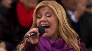 Kelly Clarkson Sings &#39;My Country, &#39;Tis of Thee&#39; at Inauguration Day 2013