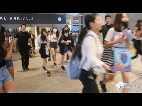 [FANCAM/직캠] 160729 GFRIEND 여자친구 - Arrival in L.A. (LAX) from Seoul (ICN)