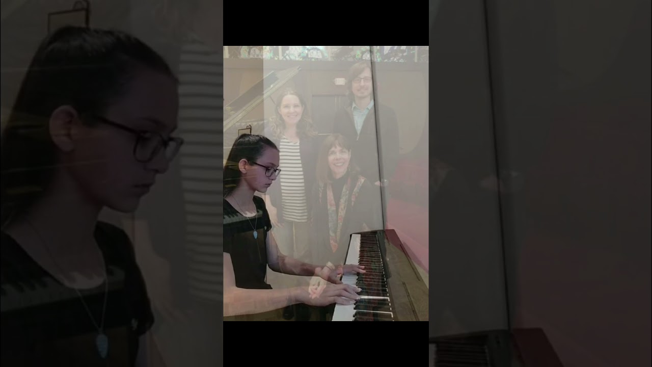 Rita-Cabaret-spev<br />
Šarlotka-Rollin-klavír<br />
 Lili-Saxana-spev