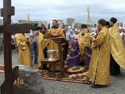 Видеосюжет об освящении закладки храма в честь святых благоверных князей Петра и Февронии