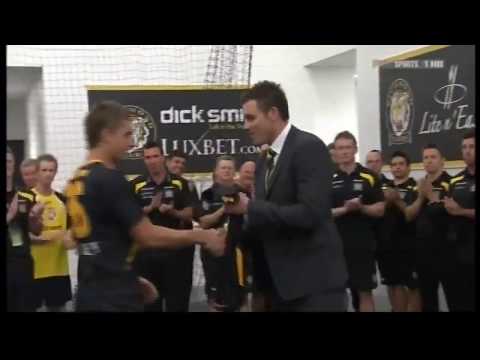 Dustin Martin debut guernsey presentation by Matthew Richardson in Rd 1 2010. Richmond. AFL.