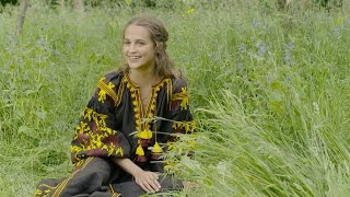 Ex Machina Star Alicia Vikander Talks Embarrassing First Dates