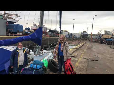 Do Darłowa na naprawę (wejście do portu na żaglach)