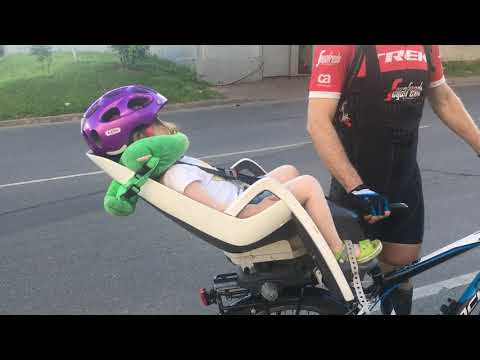 Крепление на багажник Hamax Caress в положении для сна