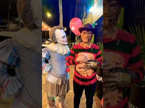 Un vaso misterioso 🤔 🤡🤠 #comedia #penny #humor #cosplay #pennywise #freddy #payaso