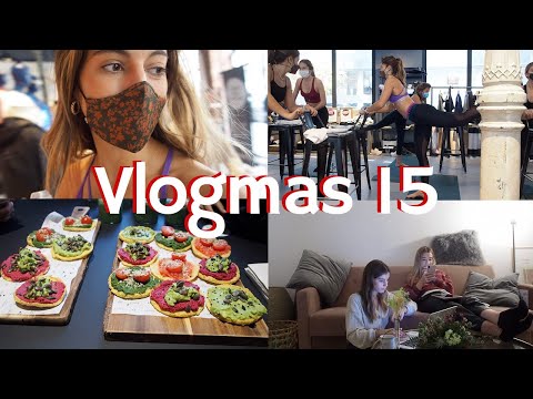 VLOGMAS 15 – Afternoon at home from work, we customize socks and more acai bowls