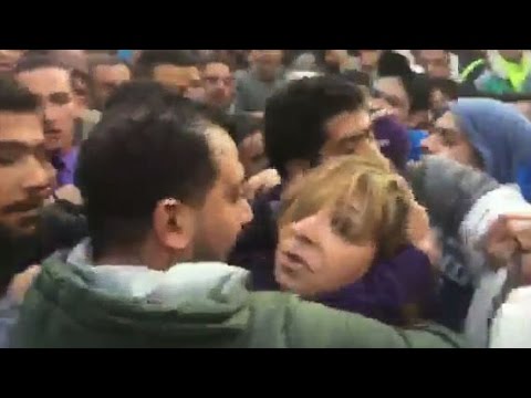 القاهره : شاهد..فيديو..علقة "موت" للاعلاميه ميس الحديدي على يد مسيحيين غاضبين !!