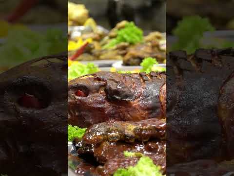 BUDAPEST CHRISTMAS MARKET - TRADITIONAL HUNGARIAN FOOD - 4K - 2023