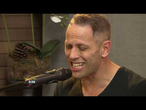 Garth Taylor performs ‘Crocodile Tears’