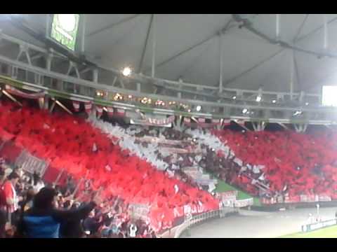 "Recibimiento hinchada de Estudiantes vs Belgrano - copa sudamericana 2016 - segunda fase - ida" Barra: Los Leales &bull; Club: Estudiantes de La Plata