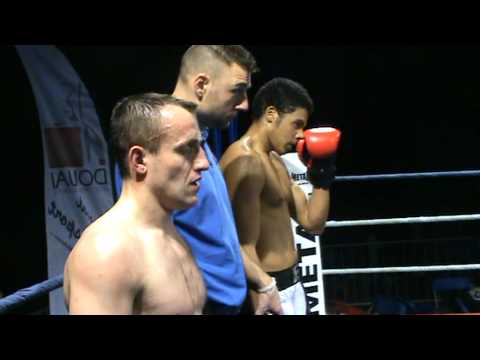 1FULL CONTACT FINAL DE CHAMPIONNAT REGIONAL NORD PAS DE CALAIS  A DOUAI FIN DU COMBAT.