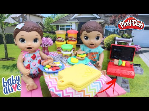 LAURINHA E FELIPINHO VÃO COMER CHURRASCO NA CHURRASQUEIRA DE MASSINHA DAS BABY ALIVES