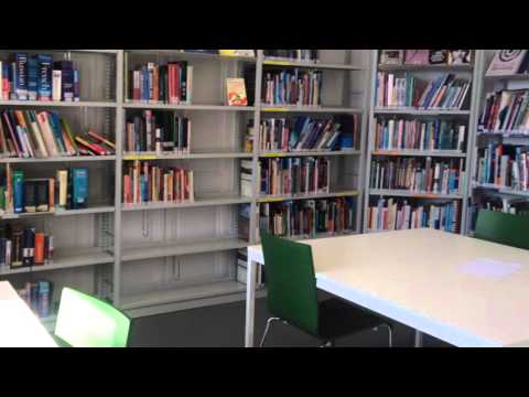 中高生の寄宿学校：スイスのブリヤモン校（Brilliantmont）の図書館【スイス留学.com】