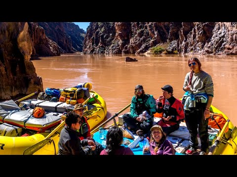 カップルはラフティング旅行から戻り、検疫に行く (Couple Returns From Rafting Trip and Goes Into Quarantine)