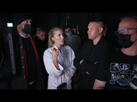 „Let’s Dance“ Moderatorin Victoria Swarovski und Rapper Kay One gemeins@m vor der Kamera