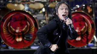Arnel Pineda with Journey Live in Chile 2008...