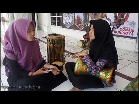 GADIS CANTIK BERHIJAB BERNYANYI MARAWIS DENGAN KEAHLIAN MEMAINKAN DUPUK