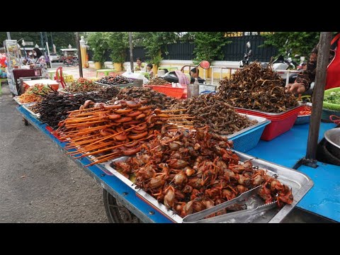 Phnom Penh Evening Street Food - Amazing Exotic Food at Royal Palace Cambodia