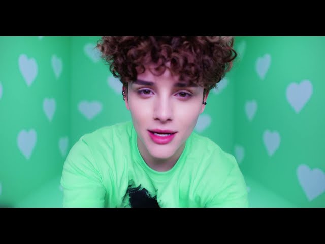 Video zu 'Breaking My Heart' ansehen