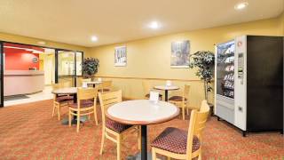 preview picture of video 'Americas Best Value Inn  East Syracuse NY'