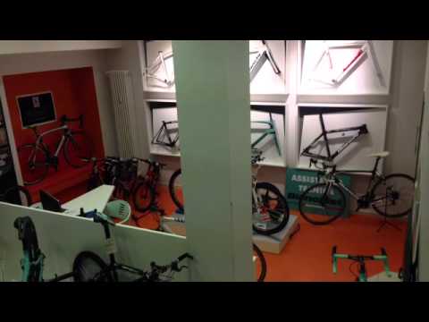 Bianchi store Bergamo Italië by Bimici.nl