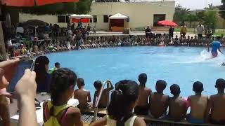 preview picture of video 'piscine des enfants'