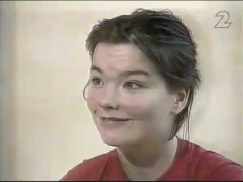Björk : "I'm frying an egg... It's very sexy!"