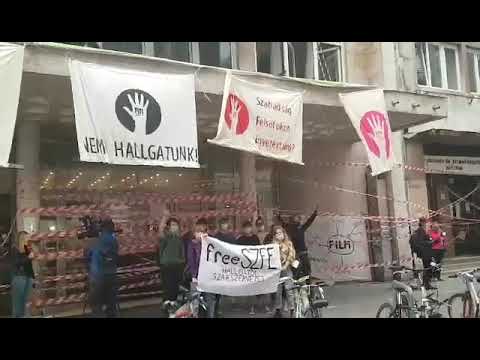 A Hallgatói Szakszervezet szolidaritási akciója az SZFE-nél