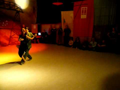  Alejandro Hermida  and  Maria Jose Grattarola Hansen  are  dancing  to  the  tango  "  Viejo Tiempo  "