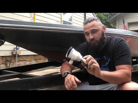 HOW TO INSTALL A LIVEWELL PUMP in under 5 minuets attwood tsunami