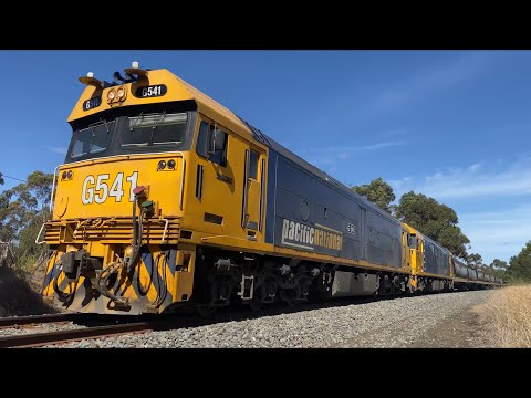 9149 Pacific National grain train with G541 and G529 from Geelong heading towards Ballarat 24/3/2024