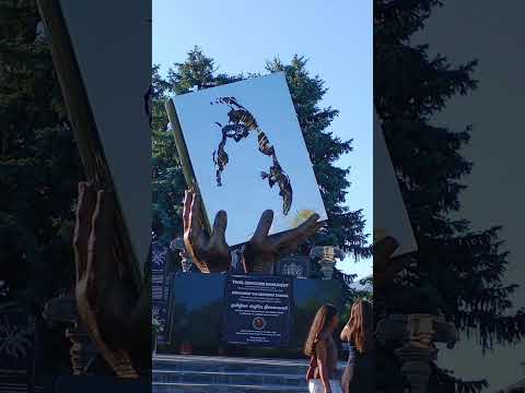 A hand holding Sri Lanka##