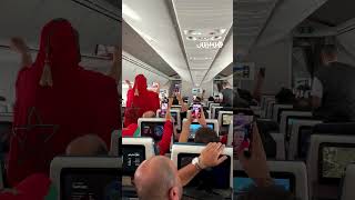 أجواء حماسية للجمهور المغربي في الطائرة المتوجهة للشيلي من أجل مساندة الأشبال في نهائي المونديال thumbnail