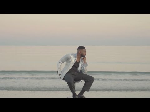 Video thumbnail for UN HOMME