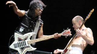 Red Hot Chili Peppers & Bootsy Collins - P-funk/Night of Thumpasorus People live 2005
