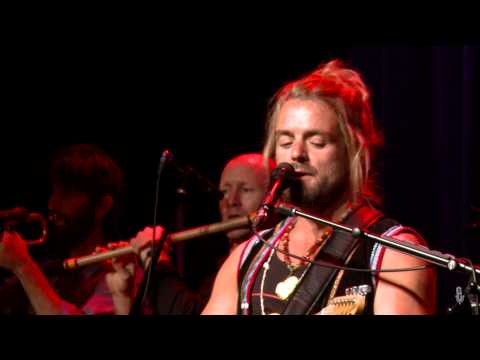Xavier Rudd & The United Nations - While I'm Gone (eTown webisode #827)