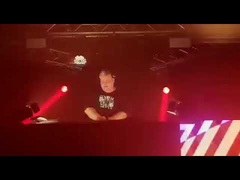 Timon van Golth plays ZOMBIE NATION - KERNKRAFT 400 @ Rave Nation