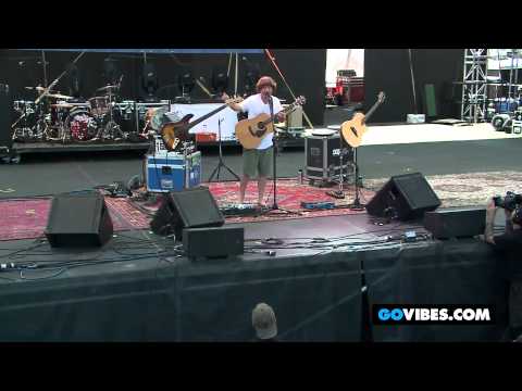 Keller Williams Performs 