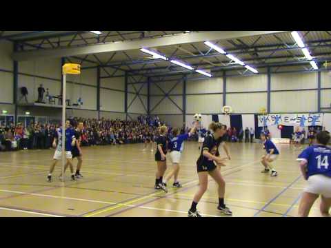 Kruisfinale OVVO/De Kroon - Vada/BAT Continental - Tim Backx wordt geblokt door eitje