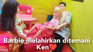 Download lagu Pregnant Barbie gives birth assisted by a midwife / Barbie pregnant mp3