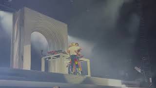 Flume - Bag Raiders 'Shooting Stars' LAV Ft. Toro y Moi, Chestbrah / LIVE from Sydney