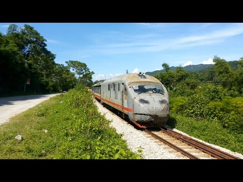 THE BEAUTIFUL OF VIETNAM RAILWAYS - TRAIN FROM DONG DANG TO HANOI 2014