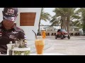 شاهد: تحدي مثير بين سيارتين