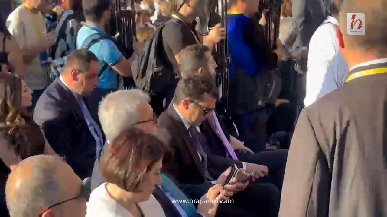 ՔՊ-ականներն առաջին շարքում են, ովքե՞ր են ներկա Մյուռոնօրհնությանը