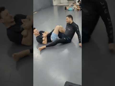 Chave de calcanhar - #bjj #jiujitsu #jiujitsulifestyle #shorts #jiu #submission