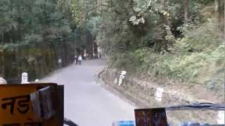 preview picture of video 'Inde 2010 : Dharamsala - Jammu -  La route vue du bus'