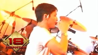 Download lagu HEBOH BANGET PARA ' UNGU ' CLIQUERS - BAYANG SEMU .. (LIVE KONSER SURABAYA 18 OKTOBER 2007) mp3 Download lagu HEBOH BANGET PARA ' UNGU ' CLIQUERS - BAYANG SEMU .. (LIVE KONSER SURABAYA 18 OKTOBER 2007) mp3
