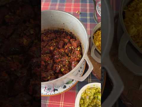 Le bon Rougail saucisses de la Reunion, un plat qui réchauffe ! Recette en description