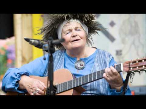 Austra Pumpure & Ieva Akuratere Akaciju Palags (Pilsētā, kurā piedzimst vējš)